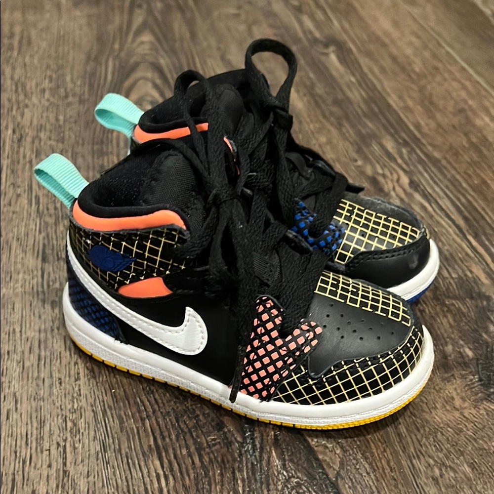 Nike Kids' Black and Orange Sneakers US - 6C